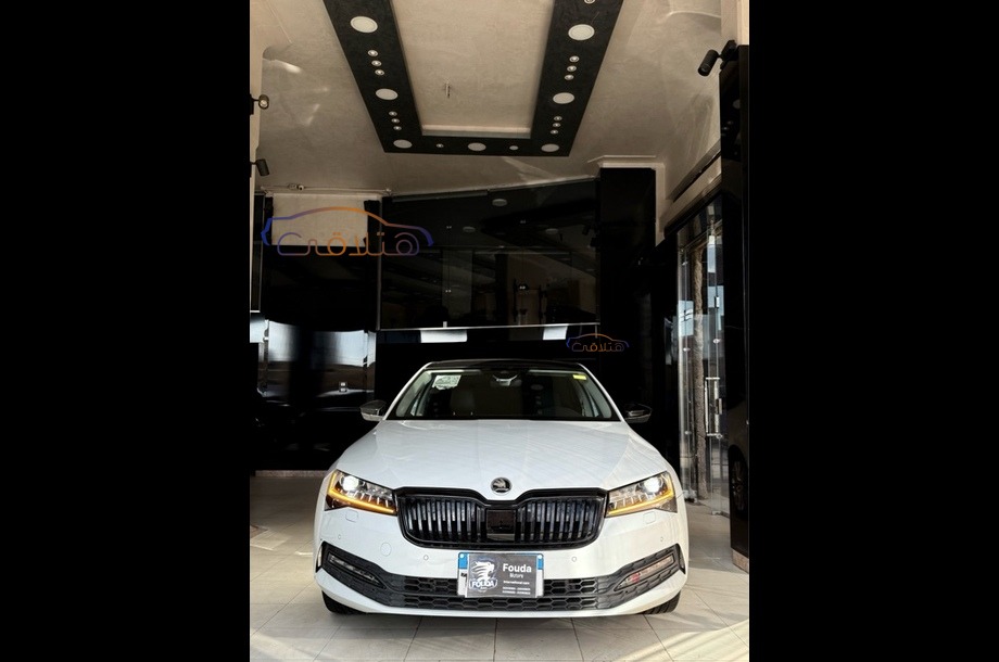 Superb Skoda أبيض