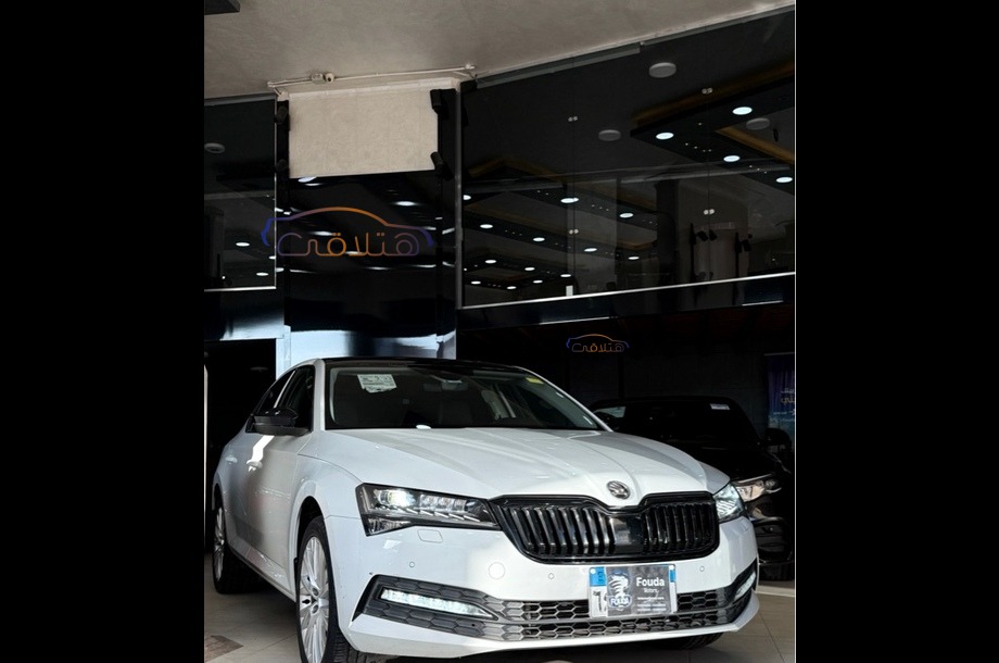 Superb Skoda أبيض