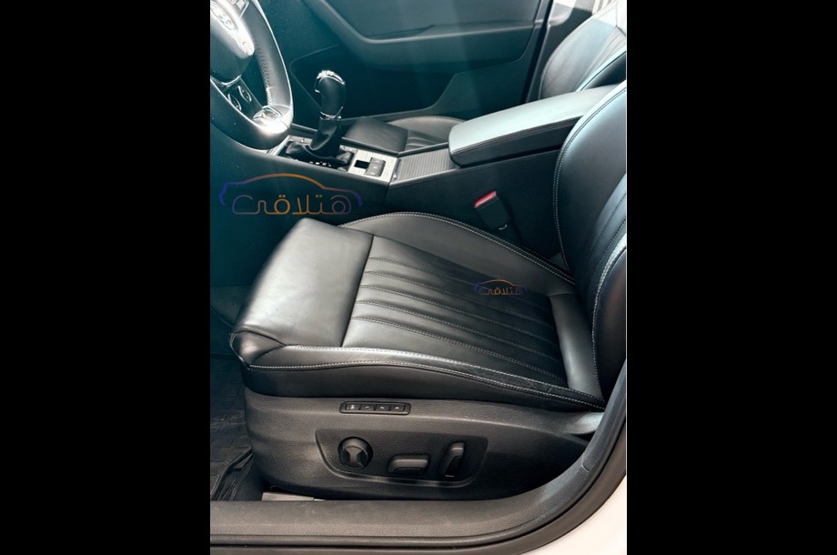 Superb Skoda أبيض