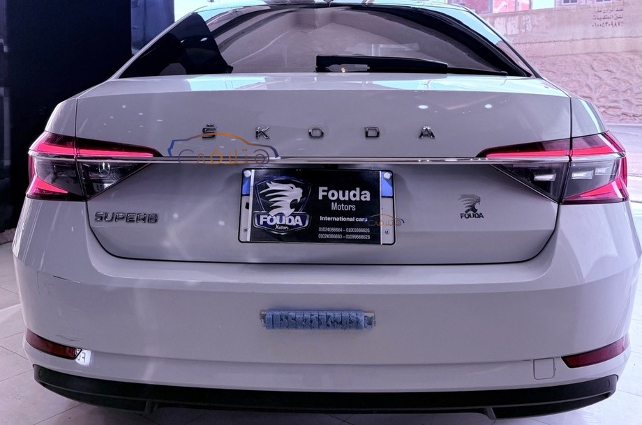 Superb Skoda أبيض