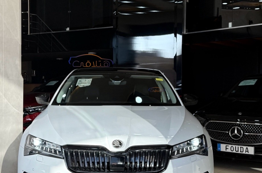 Superb Skoda أبيض