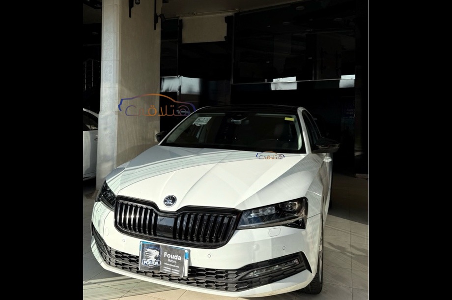 Superb Skoda أبيض