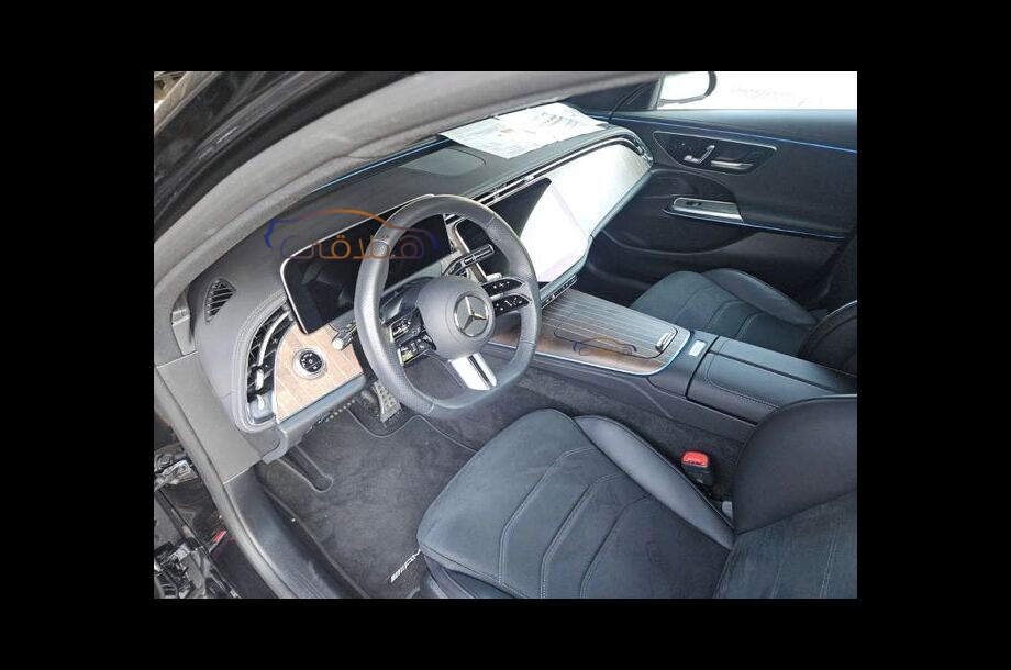 E 200 Mercedes أسود