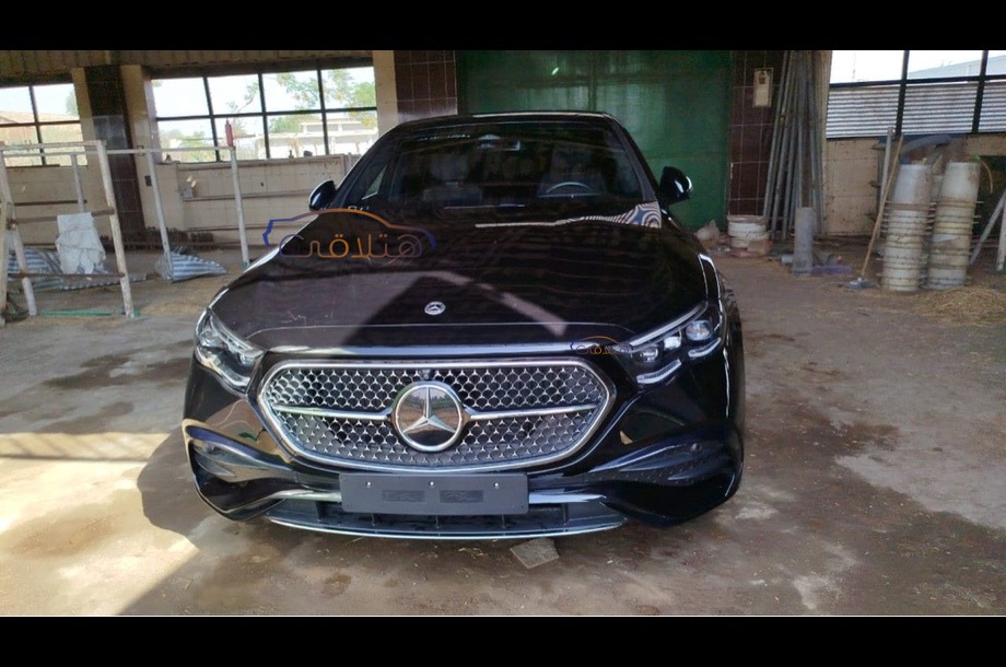E 200 Mercedes أسود