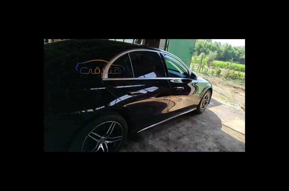 E 200 Mercedes أسود
