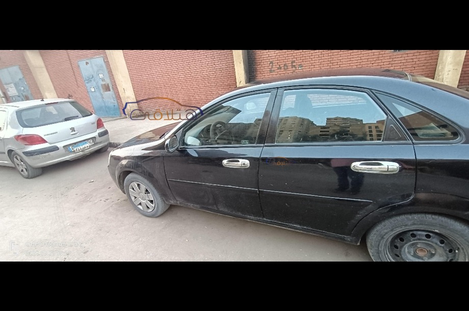 Optra Chevrolet أسود