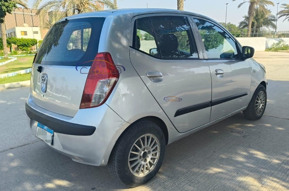 I10 Hyundai فضي