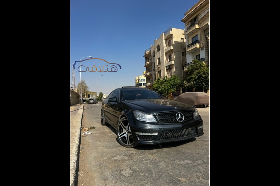 C 180 Mercedes أسود