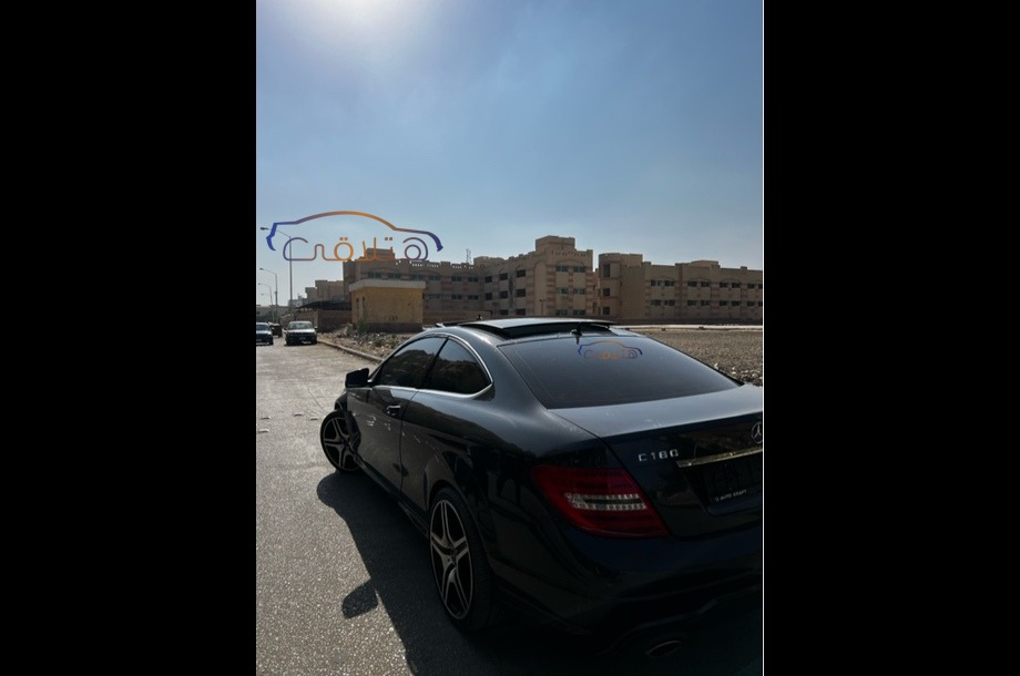 C 180 Mercedes أسود