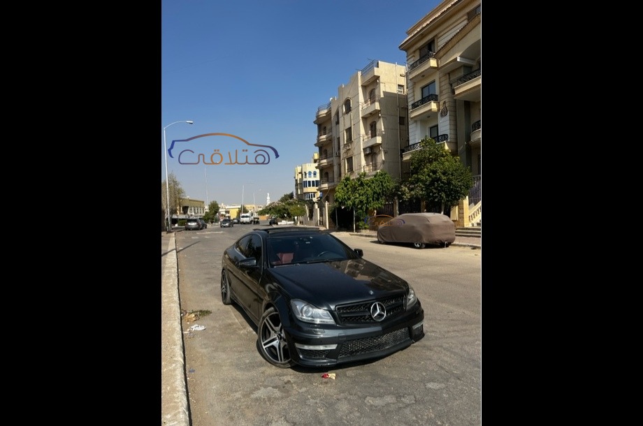 C 180 Mercedes أسود