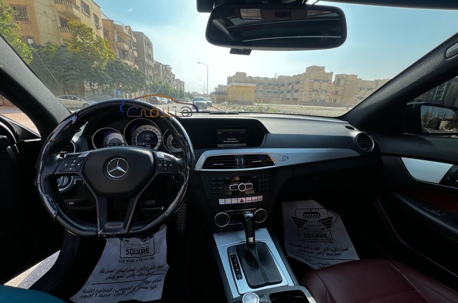 C 180 Mercedes أسود