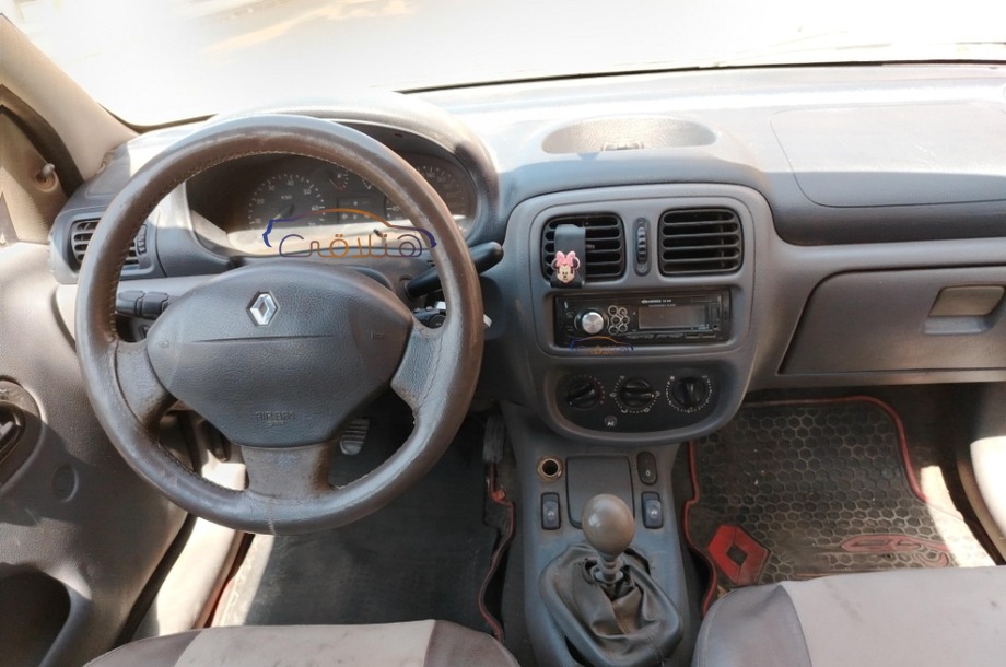 Clio Renault فضي