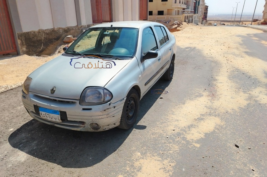 Clio Renault فضي