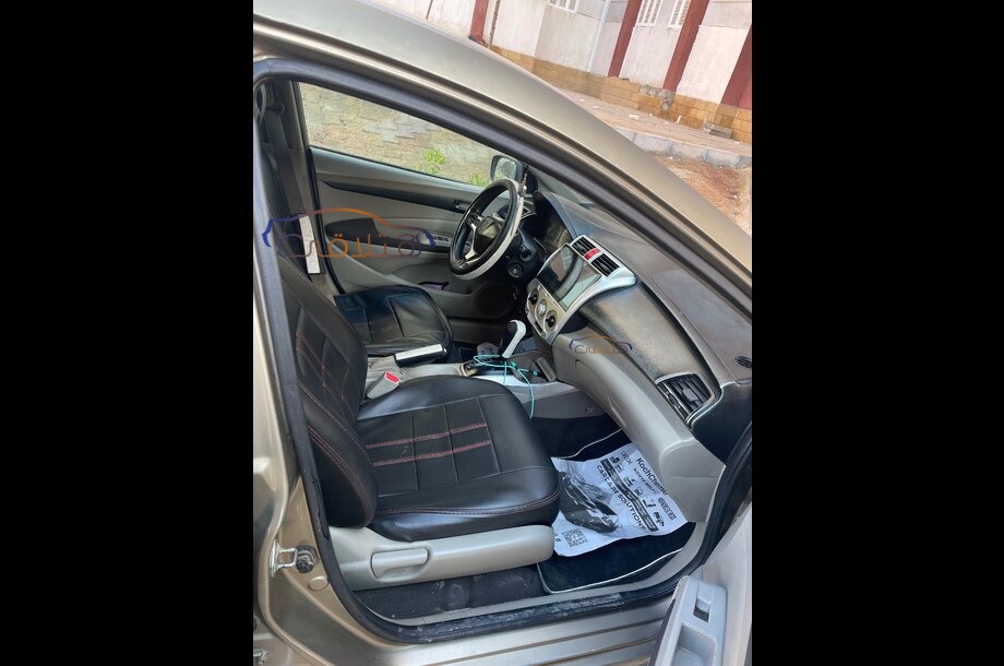 City Honda برونزي