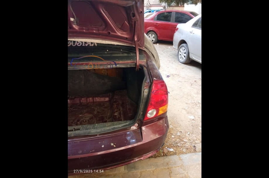 Verna Hyundai احمر