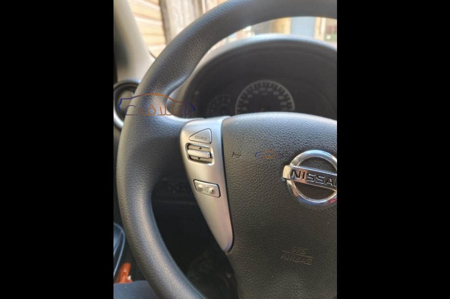 Sunny Nissan أسود