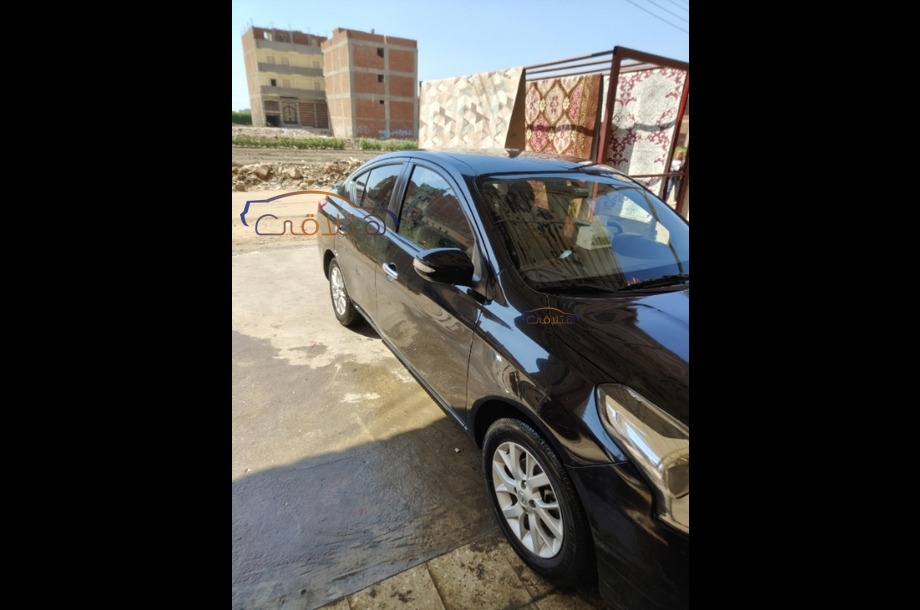 Sunny Nissan أسود