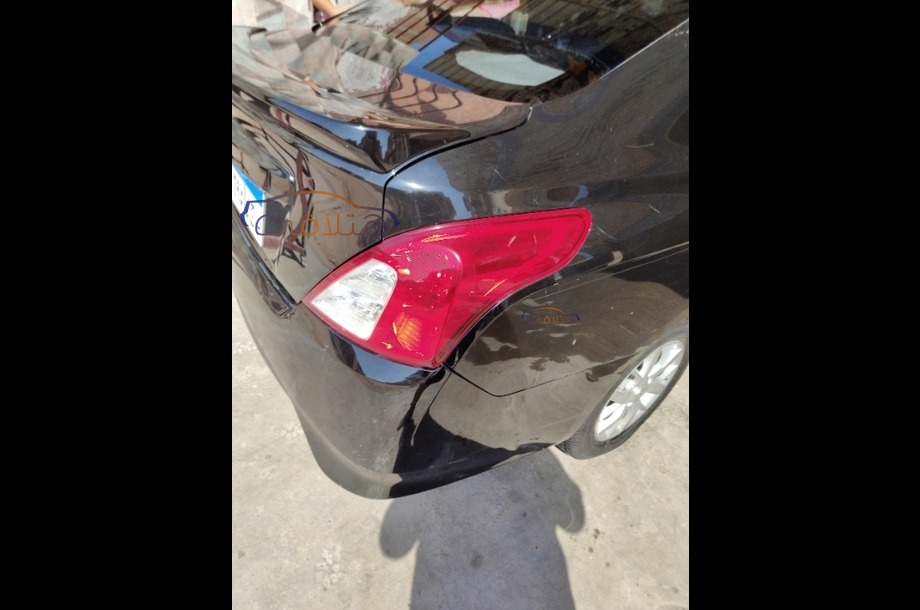 Sunny Nissan أسود