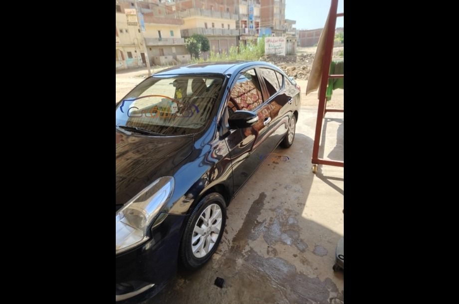 Sunny Nissan أسود