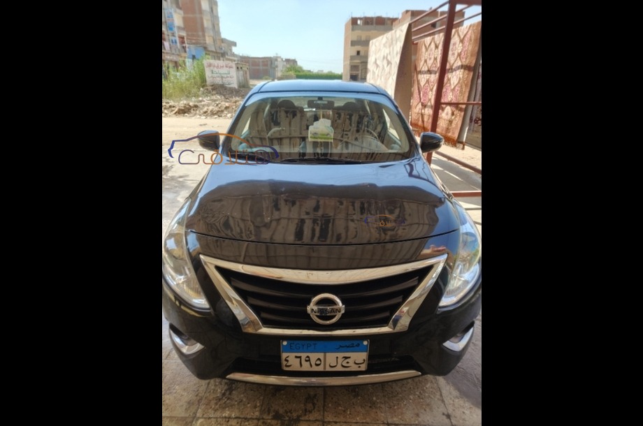 Sunny Nissan أسود