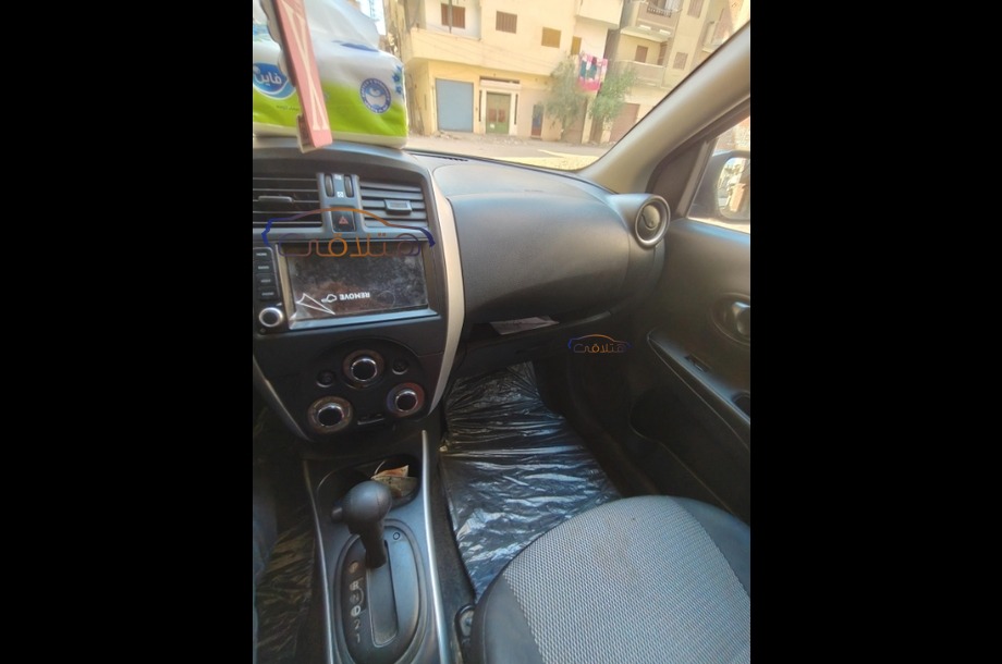 Sunny Nissan أسود