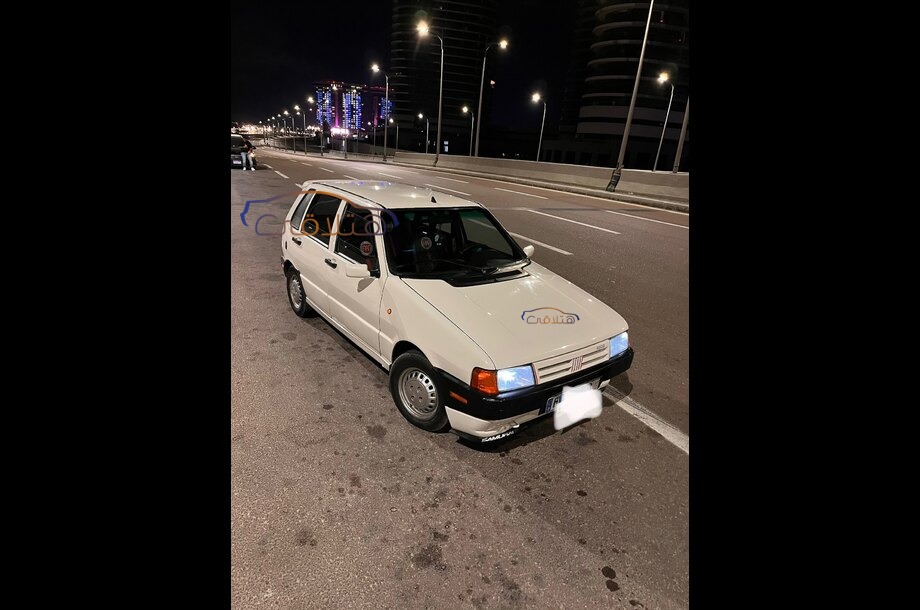 Uno Fiat أبيض