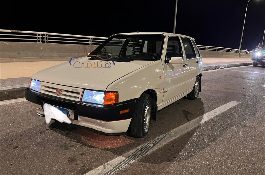 Uno Fiat أبيض