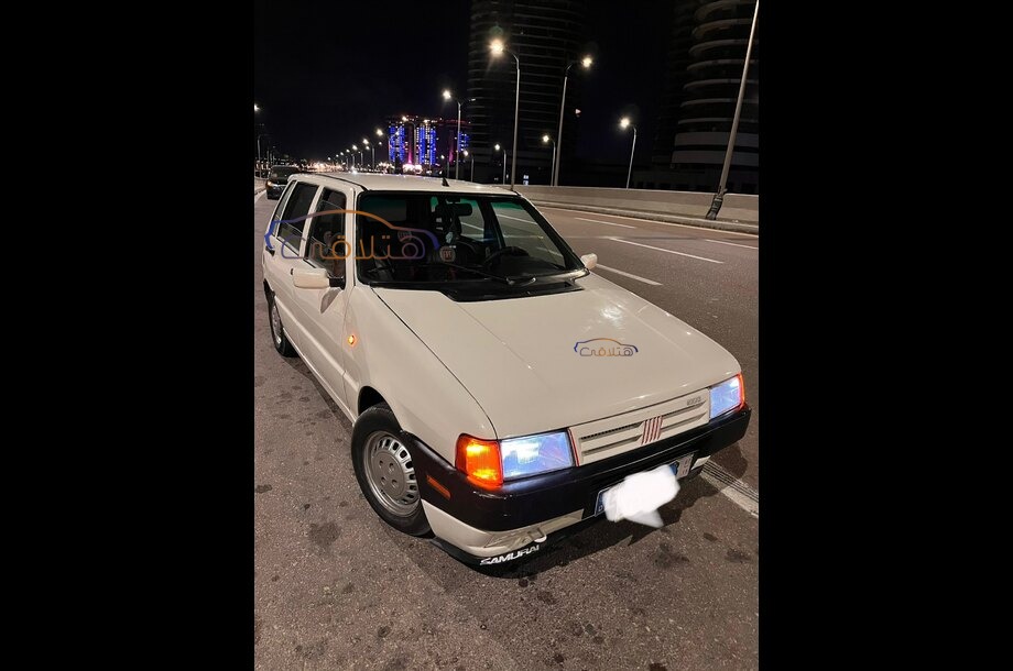 Uno Fiat أبيض