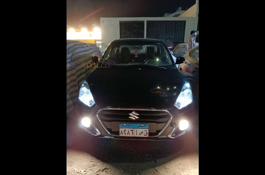 Dzire Suzuki أسود