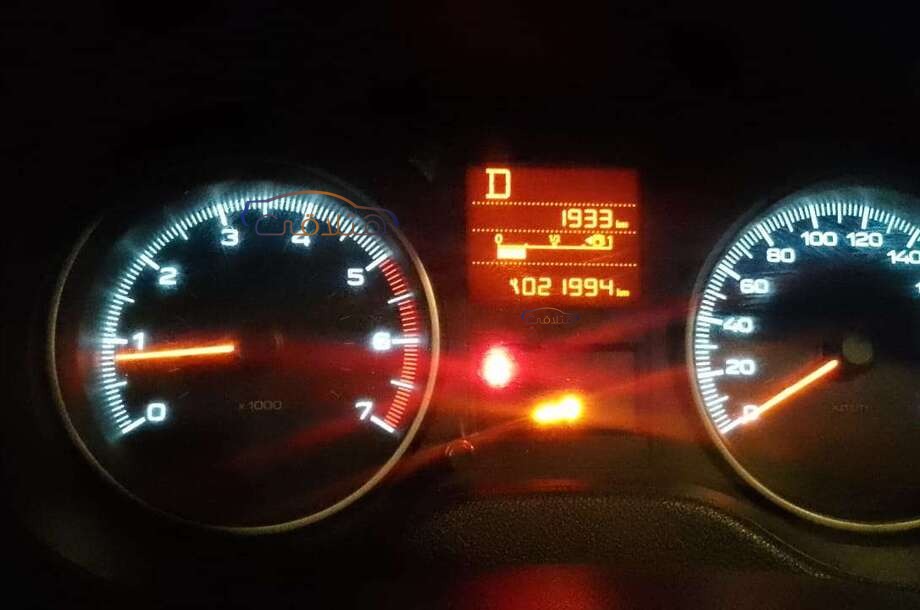 301 Peugeot رمادي