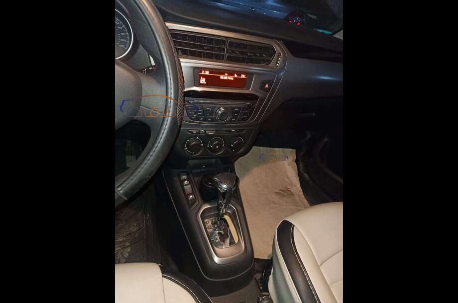 301 Peugeot رمادي