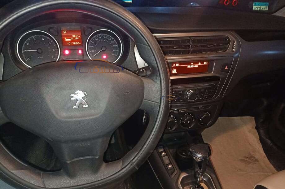 301 Peugeot رمادي