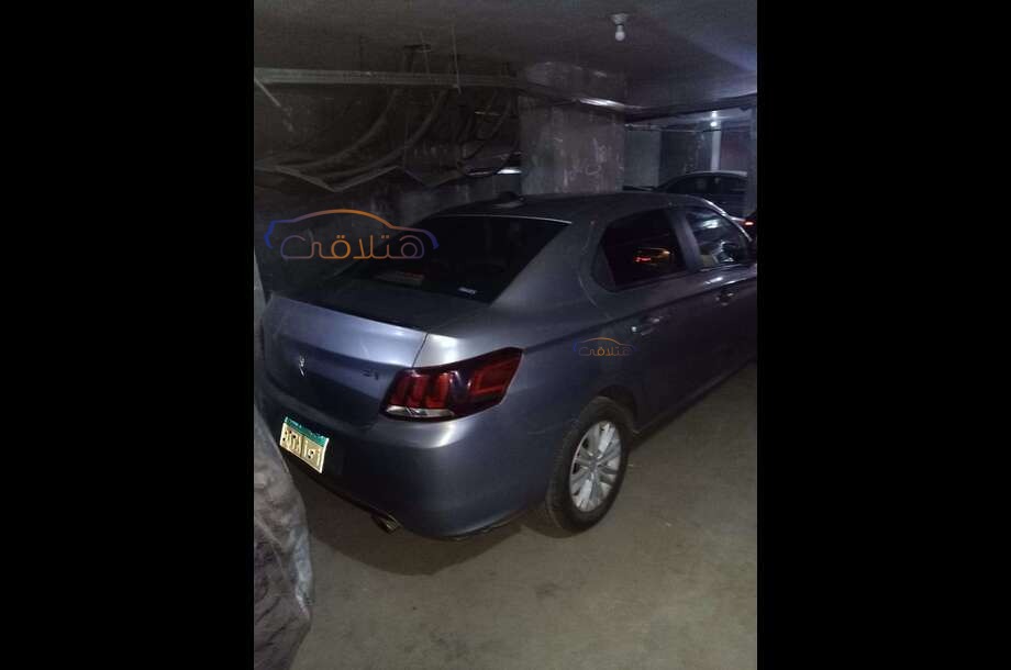 301 Peugeot رمادي