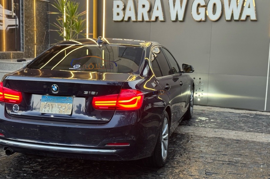 318 BMW الأزرق الداكن