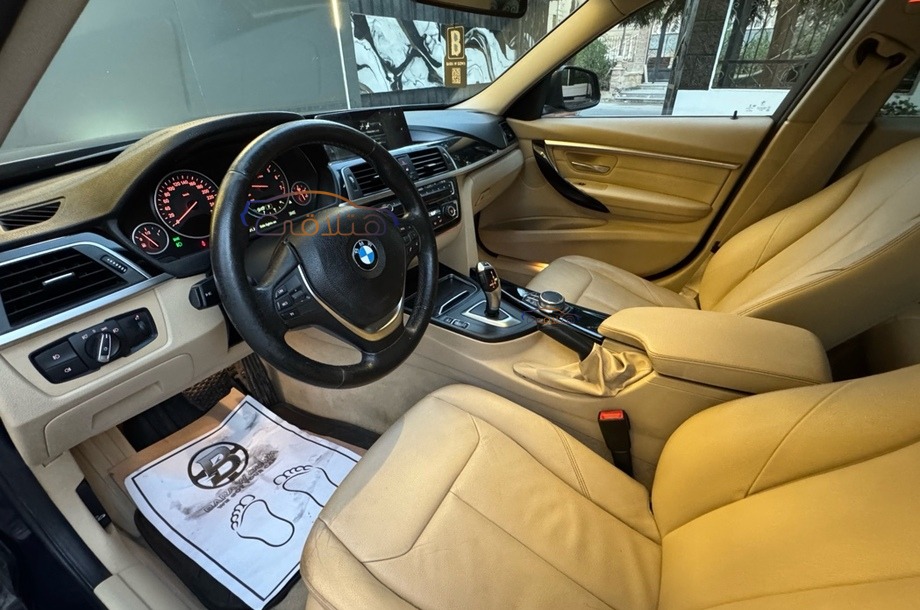 318 BMW الأزرق الداكن