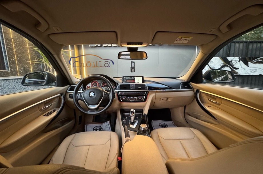 318 BMW الأزرق الداكن