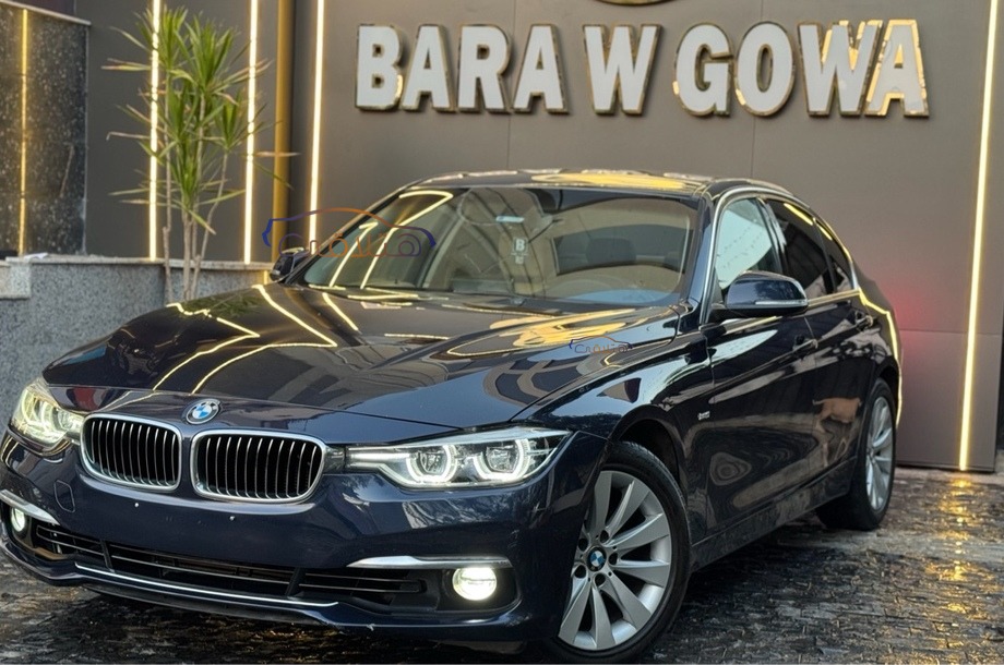 318 BMW الأزرق الداكن