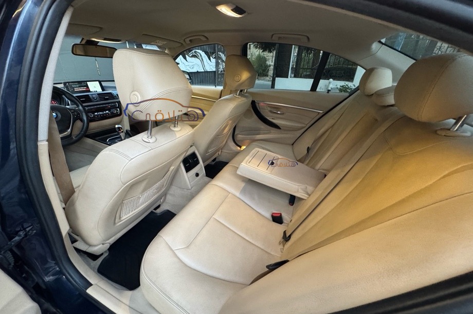 318 BMW الأزرق الداكن