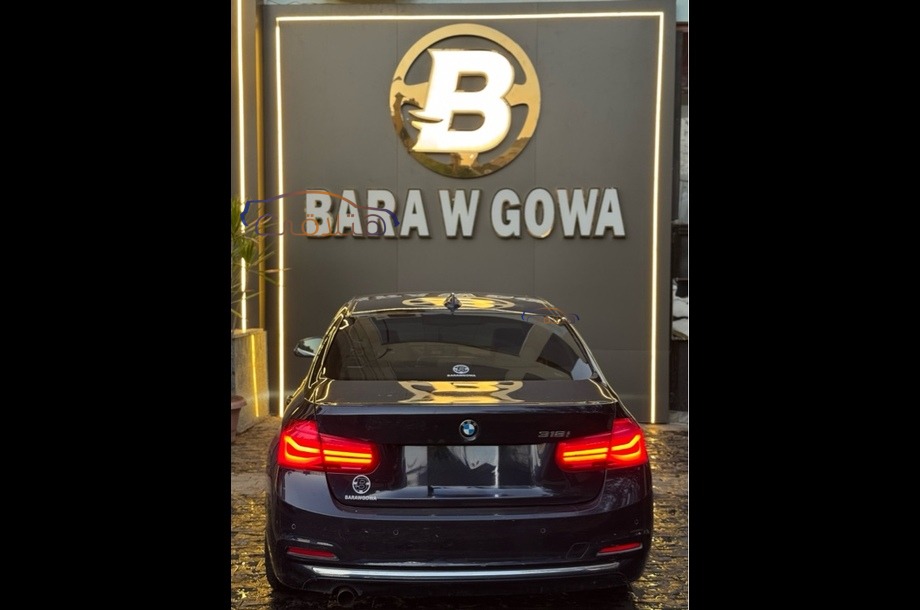 318 BMW الأزرق الداكن