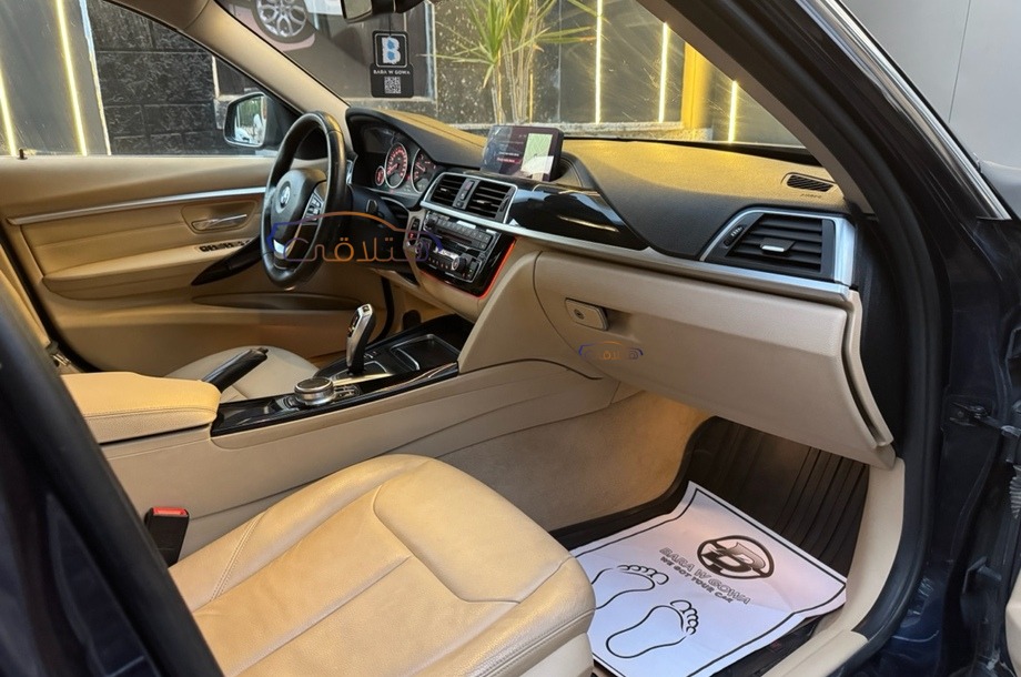 318 BMW الأزرق الداكن