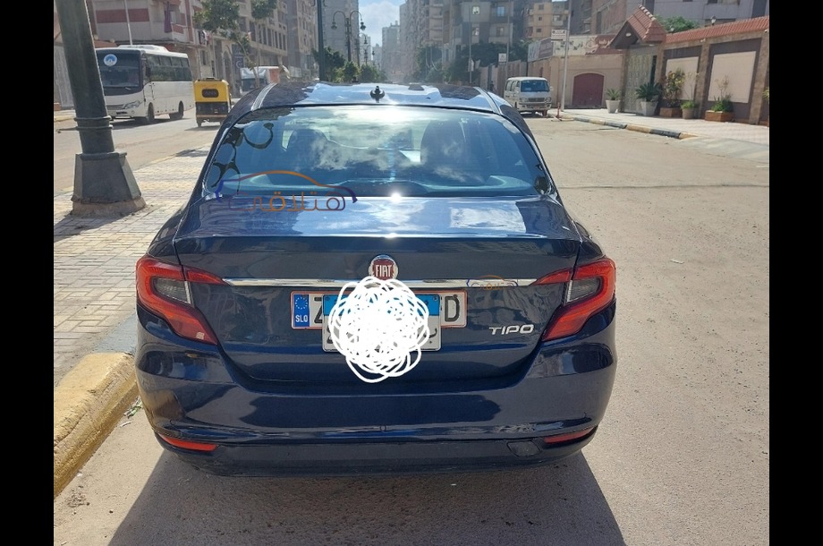 Tipo Fiat الأزرق الداكن