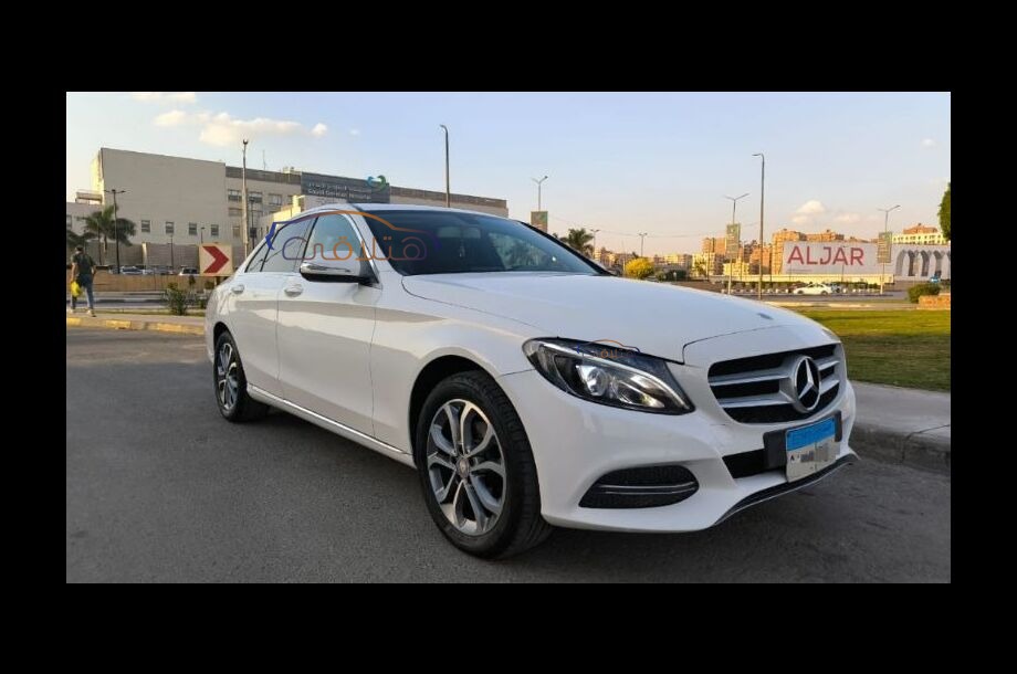 C 180 Mercedes أبيض