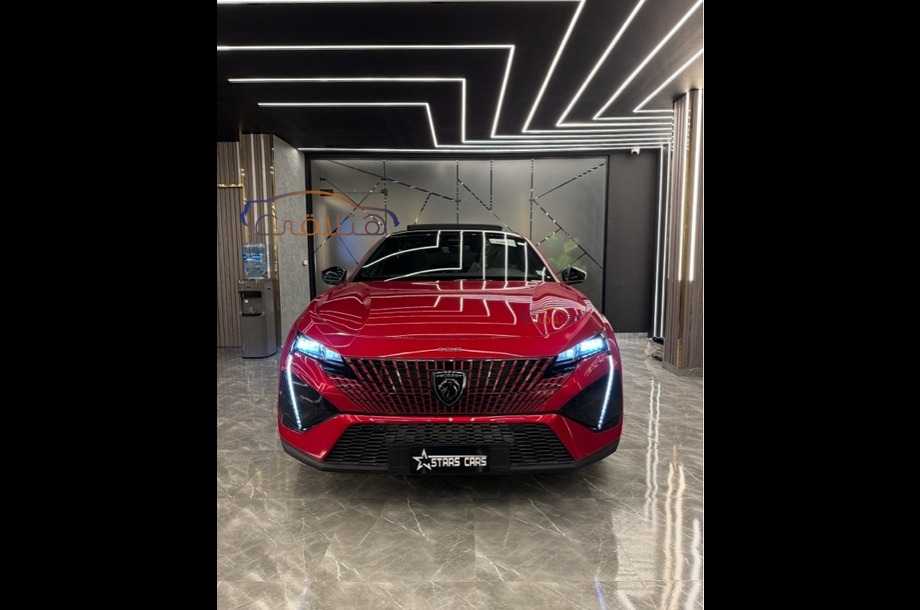 408 Peugeot احمر غامق