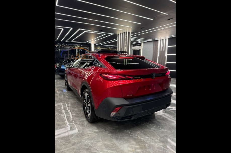 408 Peugeot احمر غامق