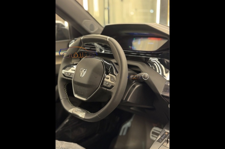 408 Peugeot احمر غامق