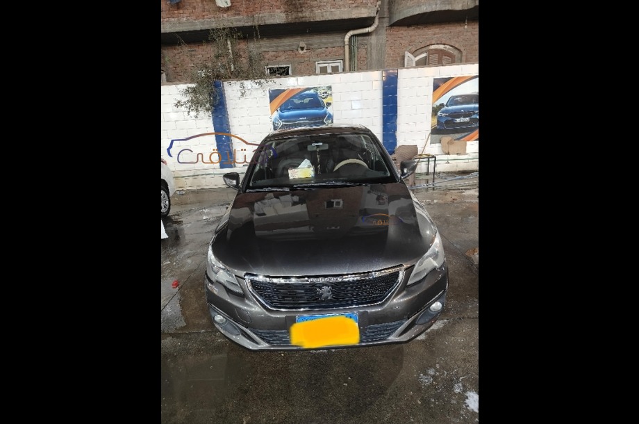 301 Peugeot فضي