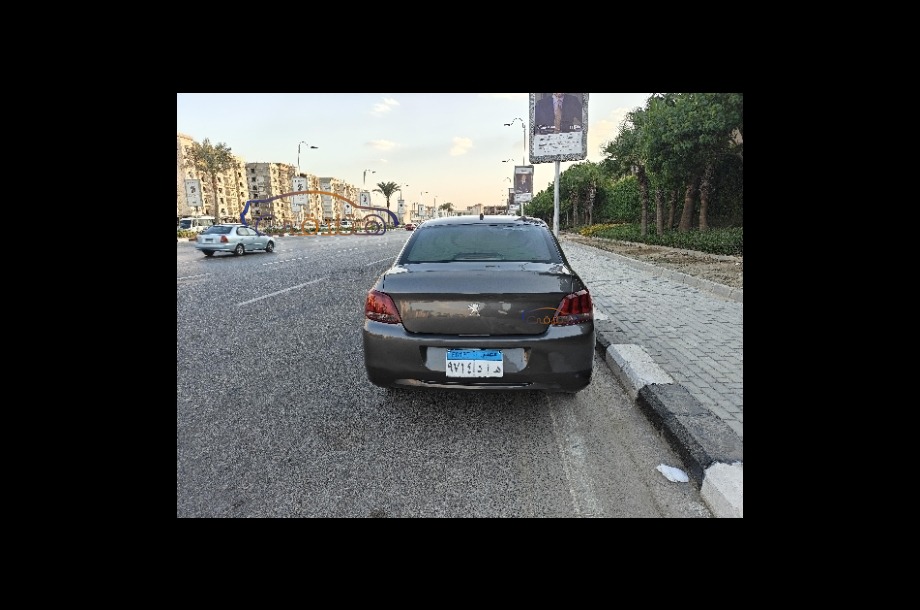 301 Peugeot فضي