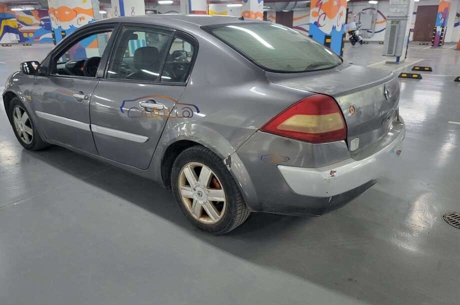 Megane Renault فضي