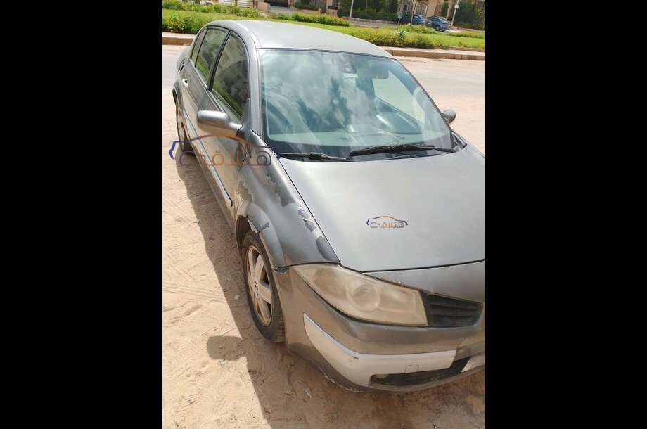 Megane Renault فضي