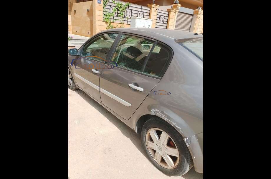 Megane Renault فضي
